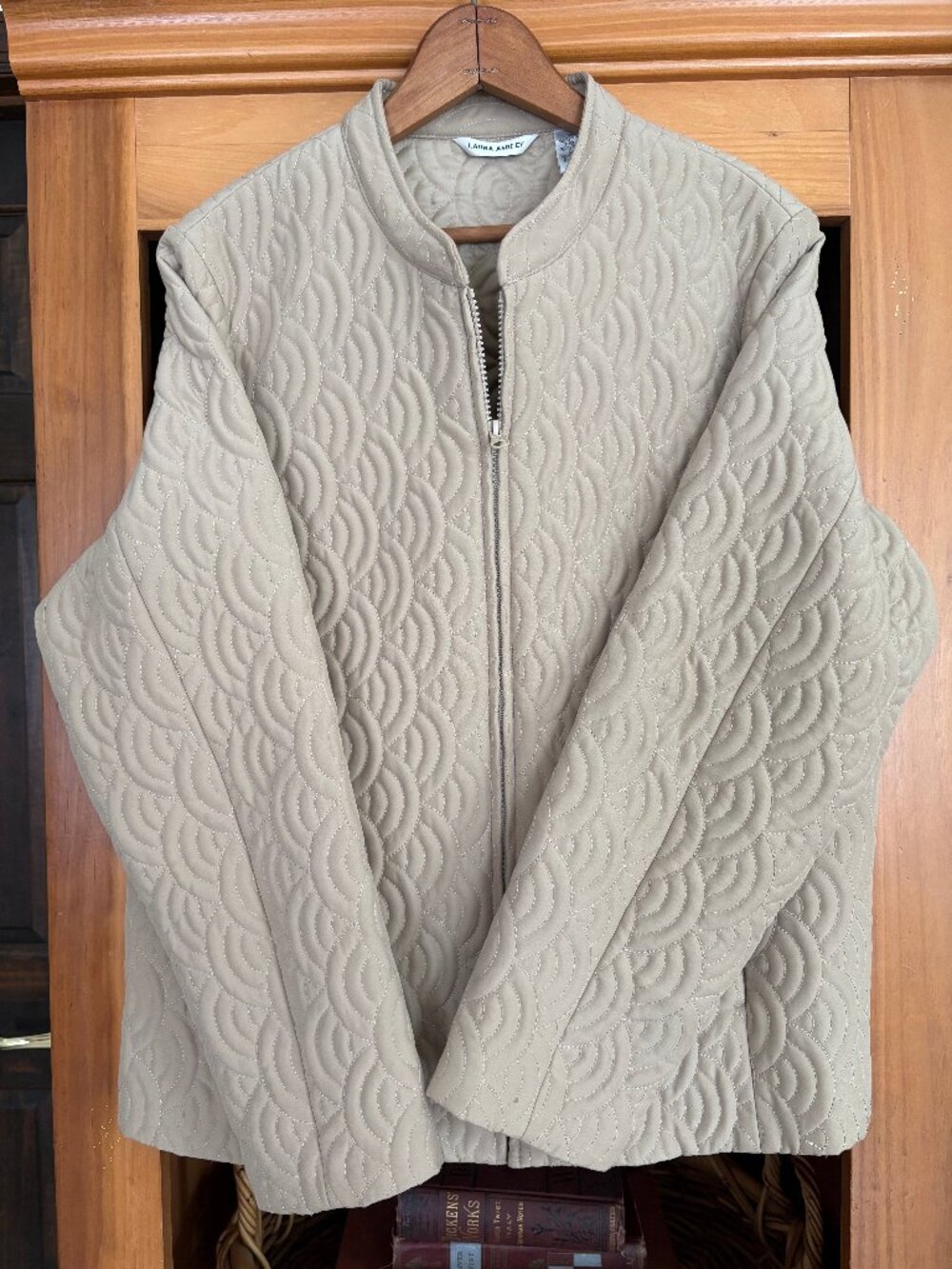 Laura Ashley Cream Beige Quilted Jacket Large Textured Full Zip Cottagecore